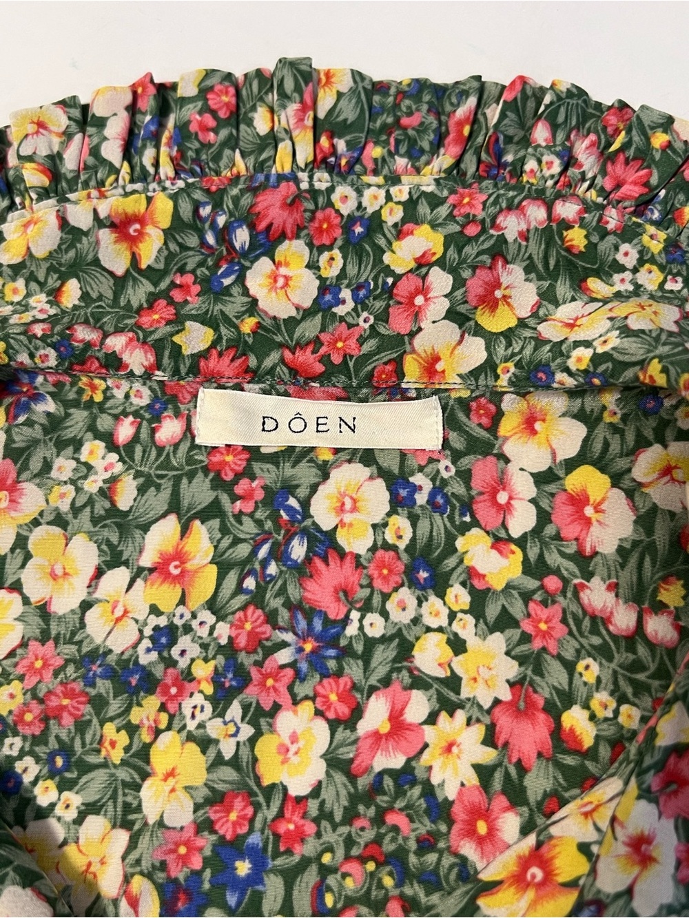 Doen Bel Top  Silk Green Valley Floral Short Sleeve Sz S - Picture 3 of 8